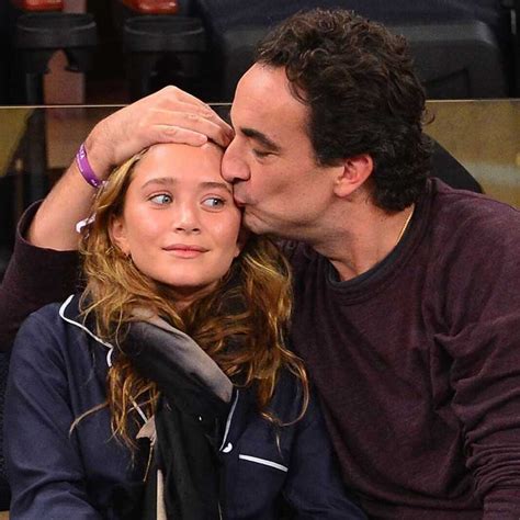 Mary Kate Olsen Asks For An Emergency Divorce From 17 Y Older Husband