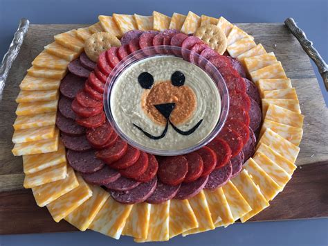 Simple Lion designed cheese and cracker platter for animal themed