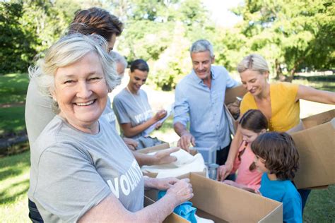 Surprising Health Benefits of Volunteering | Silver Maples