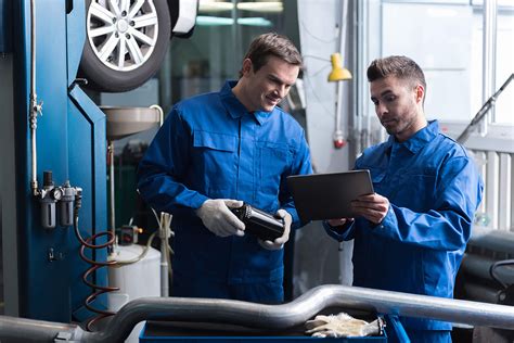 Things Your Auto Mechanic Won't Tell You | Reader's Digest Canada
