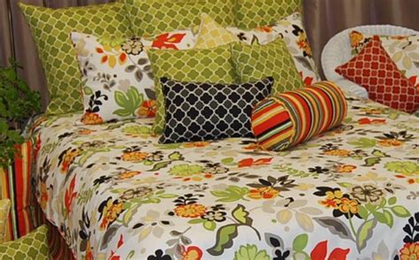 By using funky reversible comforter sets, it's easy to make a decorating change without the expense and time of actually buying new accessories. Floral bedding | floral bedding | Funky bedding, Green ...