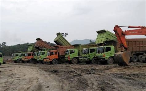 Polda sultra kejar jaringan sindikat penggelapan 84 unit dump truck yang beroperasi di tambang. Foto Prewed Mobil Dump.truck : Rental Fuso / Canter Dump ...