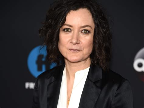 Watch Sara Gilbert Speaks Out About Roseanne Cancellation On The