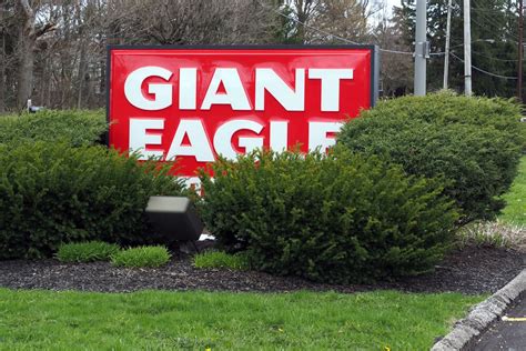 Giant eagle credit card is ending, with the last day you're able to use your card being 12/31/17. Giant Eagle Gift Cards List: 234 Available Brands - First Quarter Finance