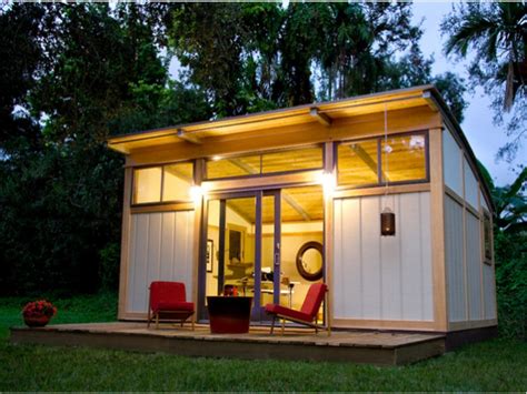 As prefab housing takes hold as a viable, sustainable, contemporary building technique, one of the lessons we are learning is that bigger does not necessarily equal better. Small Modular Cabins and Cottages Small Prefab Cabins, simple cabin design - Treesranch.com