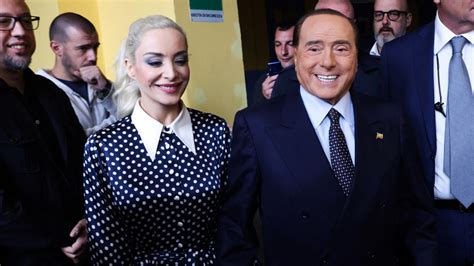 Silvio Berlusconi Dejó 100 Millones De Euros A Su última Pareja Unotv