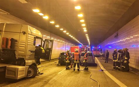 Unfall mit Tanklaster in Essen: A40-Tunnel gesperrt - Radio Essen