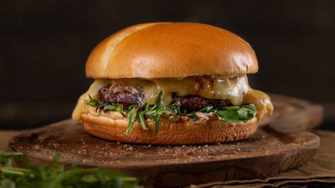 These Are The Best Cheeses For Cheeseburgers