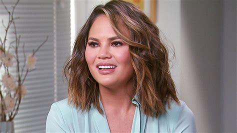 Chrissy Teigen Gets Candid About Why She S Having Her Breast Implants Removed Entertainment