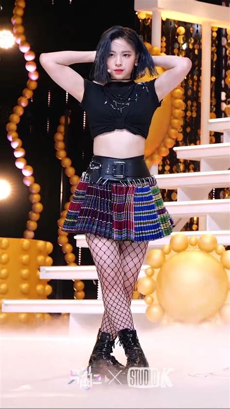Itzy Wannabe Ryujin Stage Outfit Videos De Chicas Moda Koreana