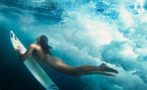 Maya Gabeira Surfe Nue Dans Le Body Issue Espn Video Surf