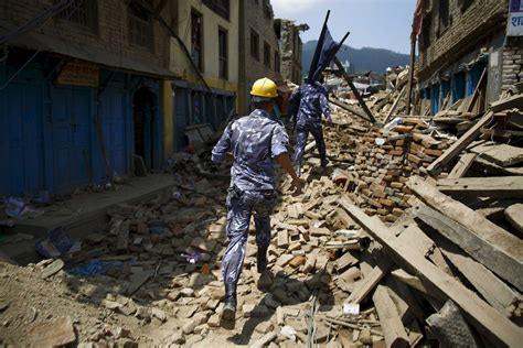 Nepal Earthquake Magnitude 7 3 Quake Strikes Near Everest Base Camp At Least 66 Killed Abc News