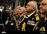 Los miembros de las fuerzas armadas griegas visto en la catedral de ...
