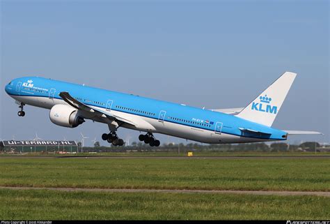 Ph Bvw Klm Royal Dutch Airlines Boeing 777 300er Photo By Joost