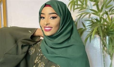 La Belle Influenceuse Khadija Sow En Mode Hijab Photos Afriseries Promouvoir Les Séries Et