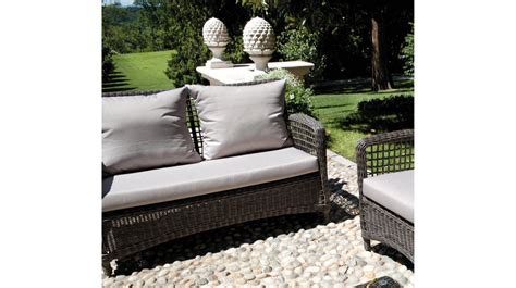 La panca offre una seduta rinforzata grazie alla struttura metallica che le conferisce maggiore stabilità. Set Divanetto giardino Palau divano + 2 poltrone ...