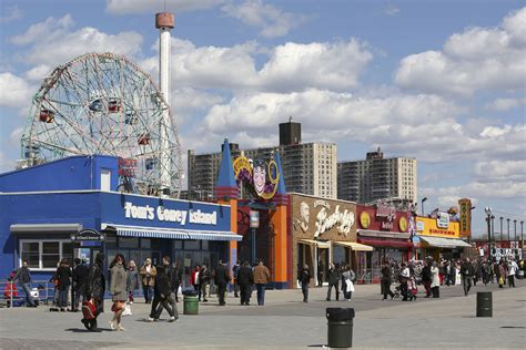 Coney Island Hopes For Strong Tourist Season Post Sandy Cbs News