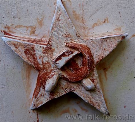 Download and listen online hammer und sichel by ernst busch. Hammer und Sichel blutig Foto & Bild | reportage ...