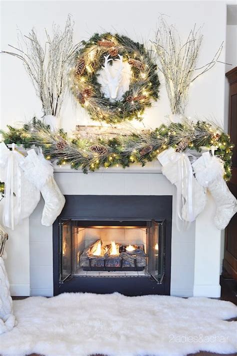 60 Christmas Mantel Decor Ideas To Upgrade Your Fireplace 2021