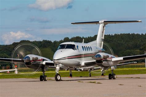 The king air 200 is a continuation of the king air line, with new features including the distinctive ttail, more powerful engines, greater wing area and sub variants include the b200c with a 1.32m x 1.32m (4ft 4in x 4ft 4in) cargo door, the b200t with removable tip tanks, and the b200ct with tip tanks and. King Air 200 Charter | evoJets