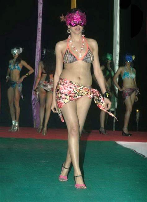 indian princess 2011 bash bikini walk ramp