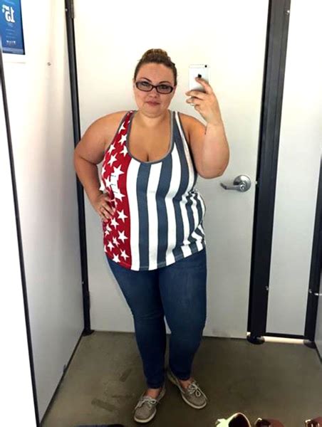 Womans Empowering Old Navy Dressing Room Selfie Goes Viral