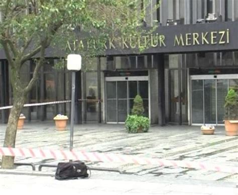 Taksim AKM önünde bomba paniği NationalTurk
