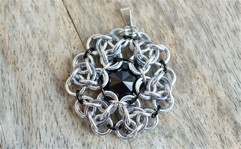 Crystallo Rose Capture Chainmaille Pendant Tutorial Beads And Wire