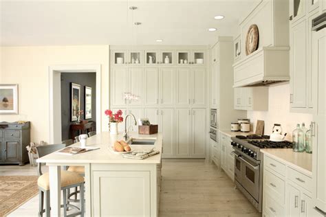 I would like to carry the cabinets all the way to the ceiling where they are flush with the ceiling. 10 foot Ceilings and Kitchen Cabinets! | Pantry design