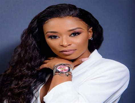 Dj zinhle's fans have filling up her ig comment section with questions around whether she's pregnant. DJ Zinhle Wiki, Husband, Boyfriend, Age, Height, Family ...