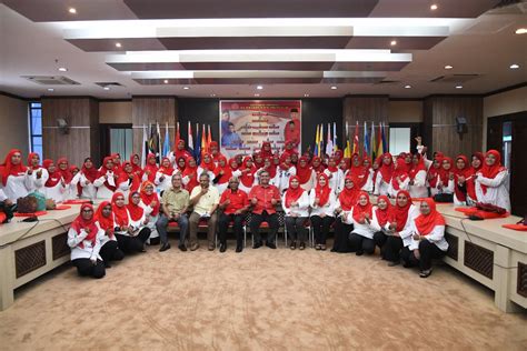Pendidikan sains dan teknologi telah dijadikan fokus bagi proses industrialisasi malaysia selama empat dekad terutama di bawah kepimpinan dr mahathir mohamad. Bengkel Komunikasi Strategik Peringkat Negeri P.Pinang - UMNO
