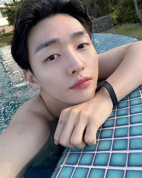 Yoon Jisung Is Making Netizens Jaws Drop With His Incredible Physique In Recent Shirtless