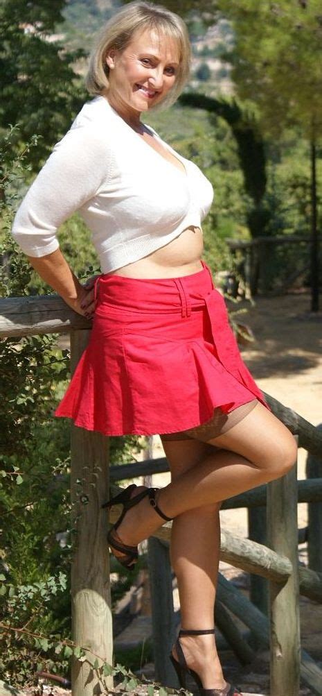 15 pics gallery mature in mini skirt mature miniskirt skirt ~ mature in skirt
