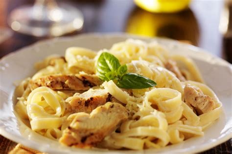 12 Best Side Dishes For Chicken Alfredo