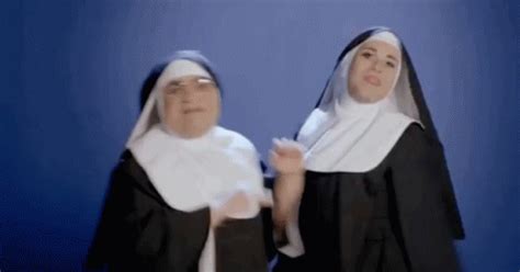 Freiras Volta Pro Mar Oferenda Gif Oferenda Nuns Discover Share Gifs