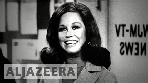 emmy award winning actress mary tyler moore dies aged 80 youtube