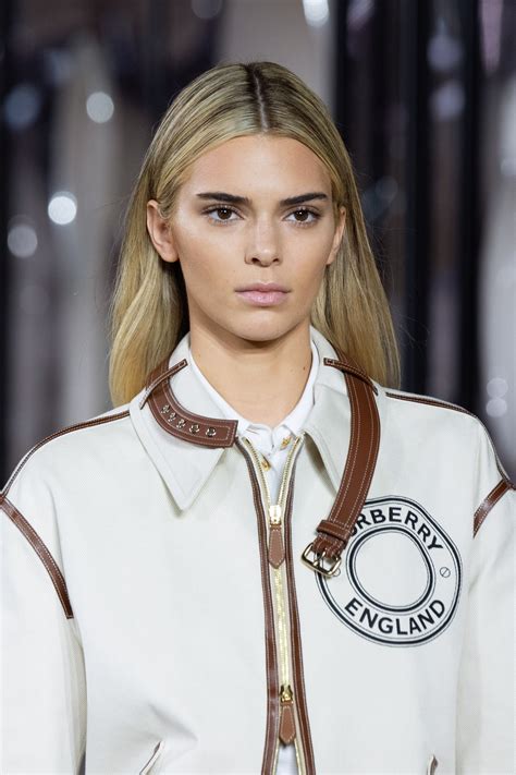 kendall jenner dyes her hair blonde british vogue