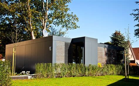 Either way, the over hangs need to be much longer. CUBIG Fertighaus Anbau | Schiffscontainer haus, Haus, Minihaus