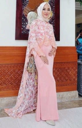 Jual baju gamis brokat model terbaru 2020 di butikjingga.com. 30+ Model Baju Muslim Brokat Terbaru 2020: Desain Cantik dan Mewah