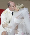 El beso de Alberto de Mónaco y Charlene Wittstock en la boda religiosa ...
