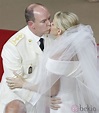 El beso de Alberto de Mónaco y Charlene Wittstock en la boda religiosa ...