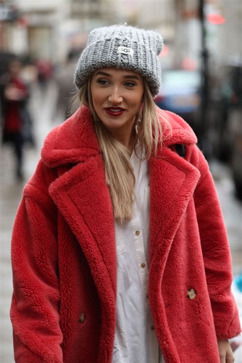 Jun 03, 2021 · megan fox and machine gun kelly's fairytale romance continued with a trip to disneyland on june 3. MEGAN MCKENNA Leaves Kiss FM Radio in London 12/06/2019 ...