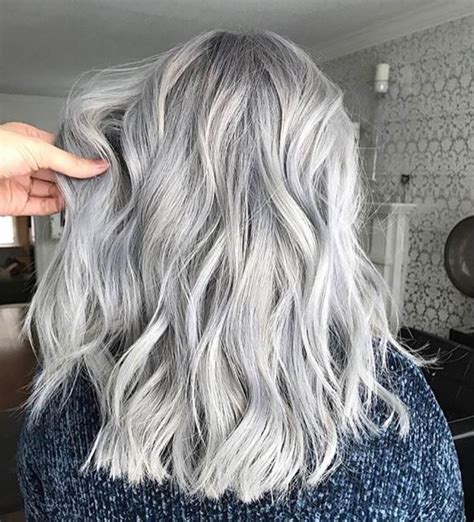25 Silver Hair Color Looks That Are Absolutely Gorgeous Haarfarben Silberne Haarfarben Graue