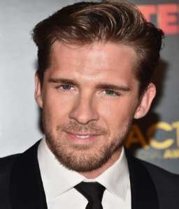 Australian actor hugh sheridan has opened up about his sexuality after years of keeping his photo: Hugh Sheridan Birthday, Real Name, Age, Weight, Height ...