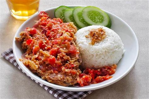 Resep Ayam Geprek Super Renyah Dengan Sambal —