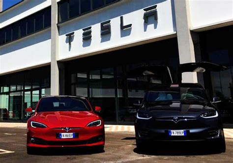 Tesla Apre Officine In Italia