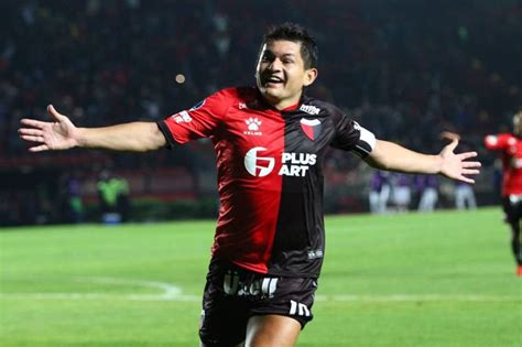 Luis miguel rodríguez, , nicknamed pulga and captain fugazza, is an argentine football forward currently playing for colón of the primera division in argentina. El gol del Pulga Rodríguez fue considerado "una obra de ...