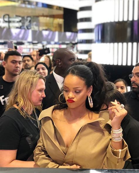 Rihanna At Sephora In Dubai Mall Rihanna Fenty Beauty Rihanna Riri Rihanna Outfits