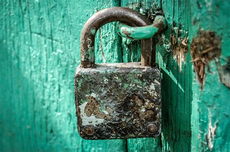 A change of tenancy customer has total freedom of movement and is free to accept a contract with a supplier of their choice. Can a Landlord change the Locks to the Property during a ...