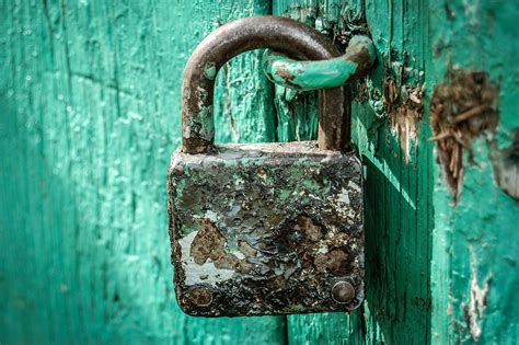 Transfer of tenancy in common. Can a Landlord change the Locks to the Property during a ...